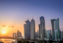 Qatar | Le premier Kimpton du pays ouvrira à Doha en 2026 Doha at sunset