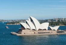 Ouverture horizon 2030, Australie | À Sydney, un hôtel de 150 clés au cœur du furur complexe de Five Dock, l’opérateur pas encore choisi Sydney Harbour and Opera House. Cityscape. Australia
